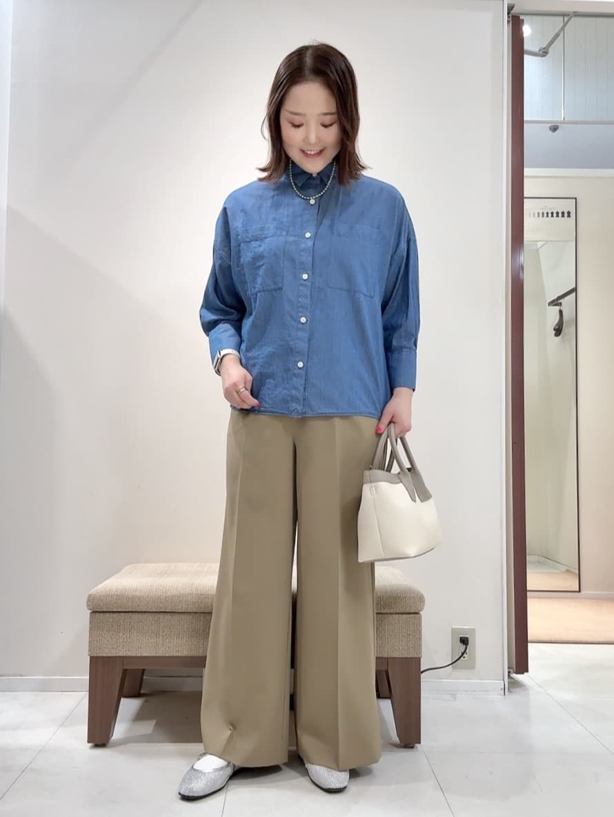 YUIさんの「UNTITLED｜【コットン100%/洗える】エアリーデニムシャツ」を使ったコーディネート