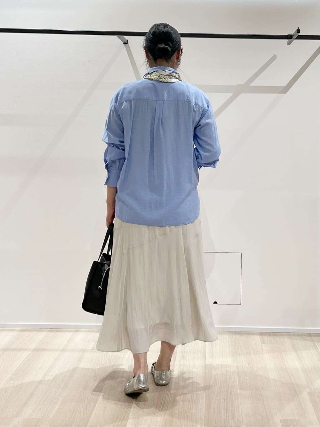TOMOMIさんの「UNTITLED｜【洗える/接触冷感】リラックスボウタイブラウス」を使ったコーディネート
