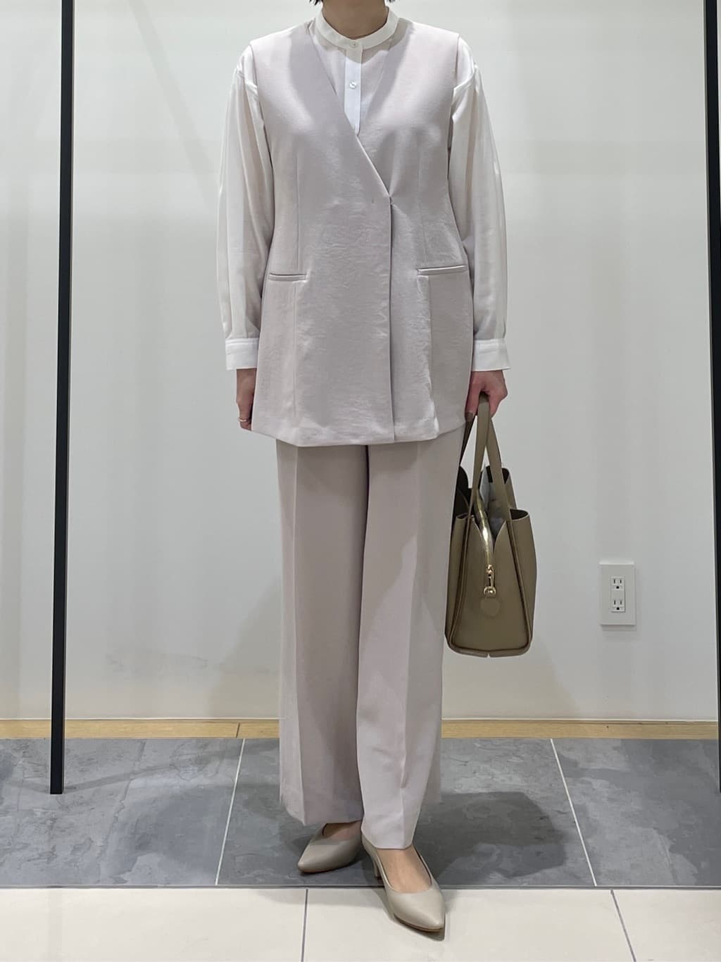 shihoさんの「INDIVI｜【洗える／多機能／SETUP可】着る日傘ジレジャケット」を使ったコーディネート