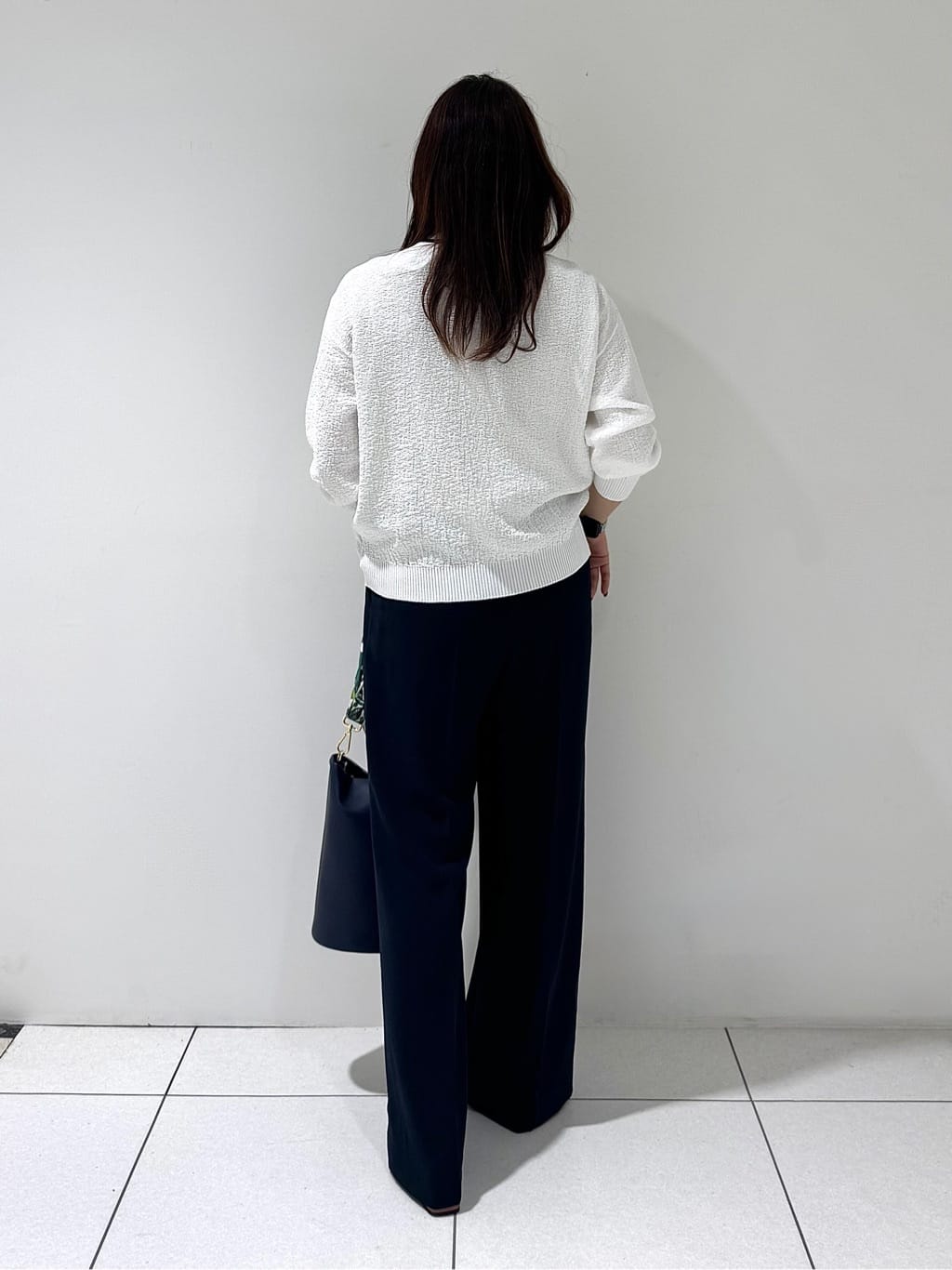そんさんの「INDIVI｜【前後2WAY／洗える】凹凸編地カーディガンニット」を使ったコーディネート