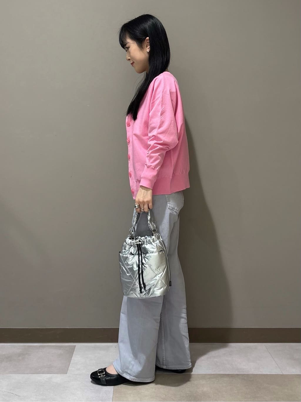 KEIKOさんの「INDIVI｜【撥水/軽量】ミドル丈 ミニマルトレンチコート」を使ったコーディネート