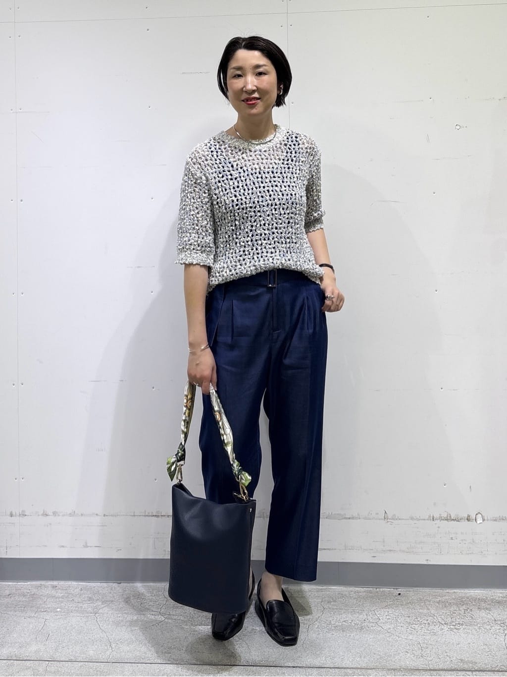 yuriさんの「INDIVI｜【洗える／UVケア／SETUP可能】デニムライクテーパードパンツ」を使ったコーディネート