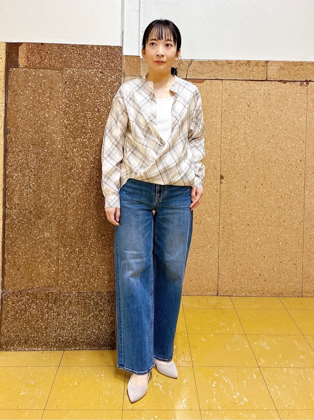 hattoriさんの「INDIVI｜【褒められデニム】ワイドストレート デニムパンツ」を使ったコーディネート