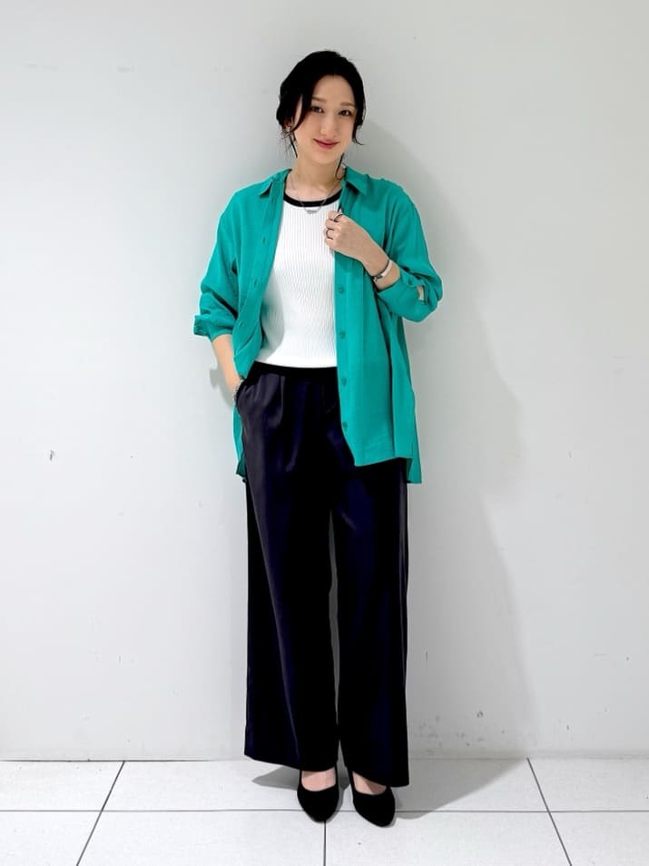 そんさんの「INDIVI｜【体型カバー／清涼感】シアーオーバーシャツ」を使ったコーディネート