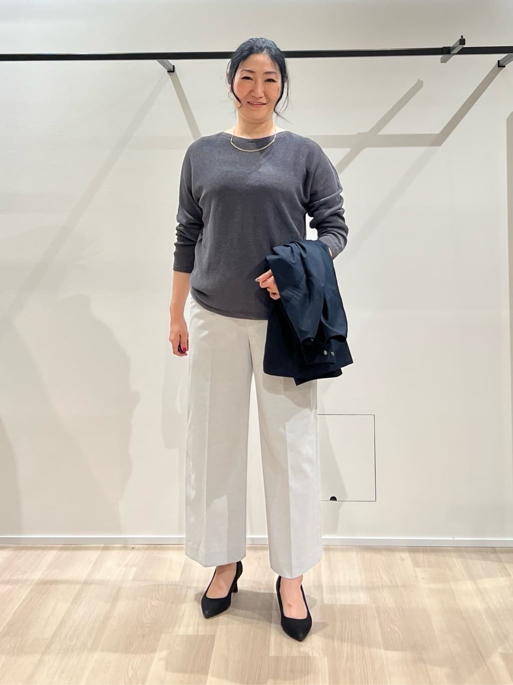 TOMOMIさんの「UNTITLED｜【古畑星夏さん着用/8色展開/程よい透け感】ドライタッチボートネックニット」を使ったコーディネート