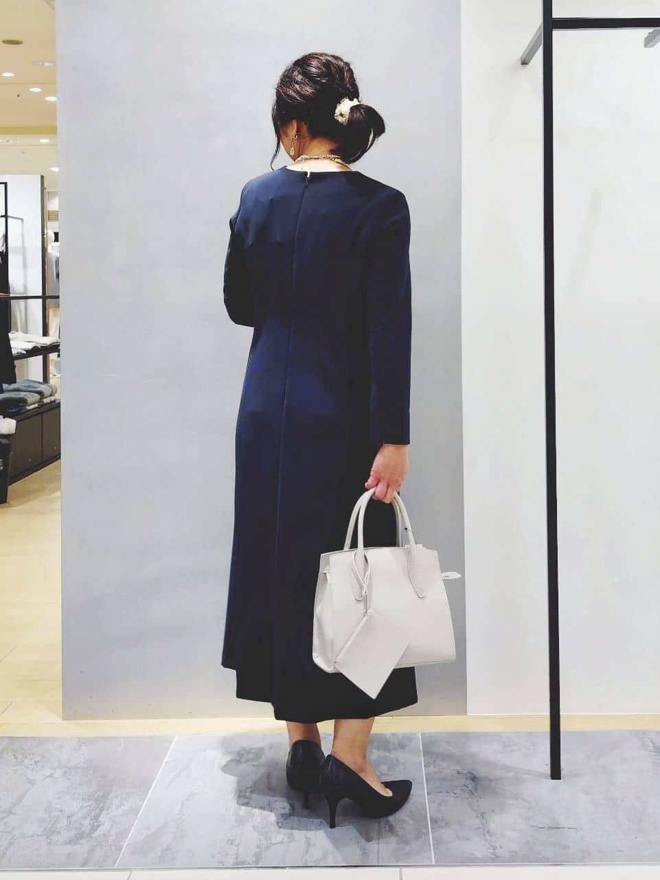 TOMOMIさんの「INDIVI｜【上品光沢／セレモニー／SETUP可能】切り替えデザインジャケット」を使ったコーディネート