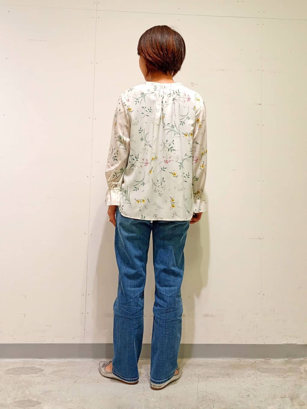 Kさんの「INDIVI｜【撥水/軽量】ミドル丈 ミニマルトレンチコート」を使ったコーディネート