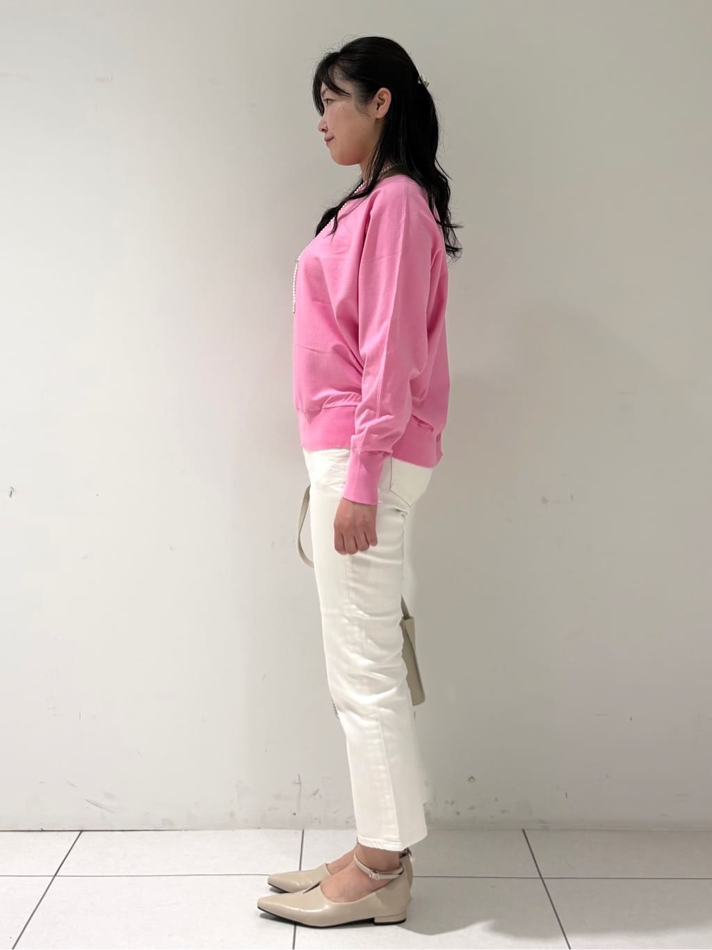 momokoさんの「INDIVI｜【洗える／前後2WAY／アンサンブル可能】ドルマンスリーブカーディガン」を使ったコーディネート