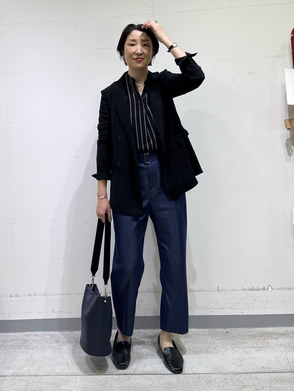 yuriさんの「INDIVI｜【洗える／UVケア／SETUP可能】デニムライクテーパードパンツ」を使ったコーディネート