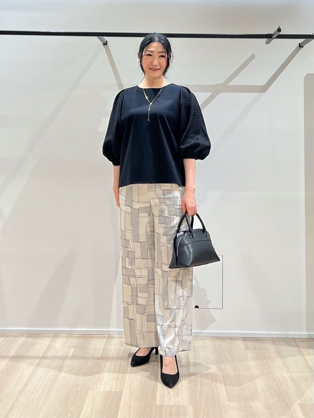 TOMOMIさんの「UNTITLED｜【洗える/袖シアー】ポンチ袖ボリュームトップス」を使ったコーディネート