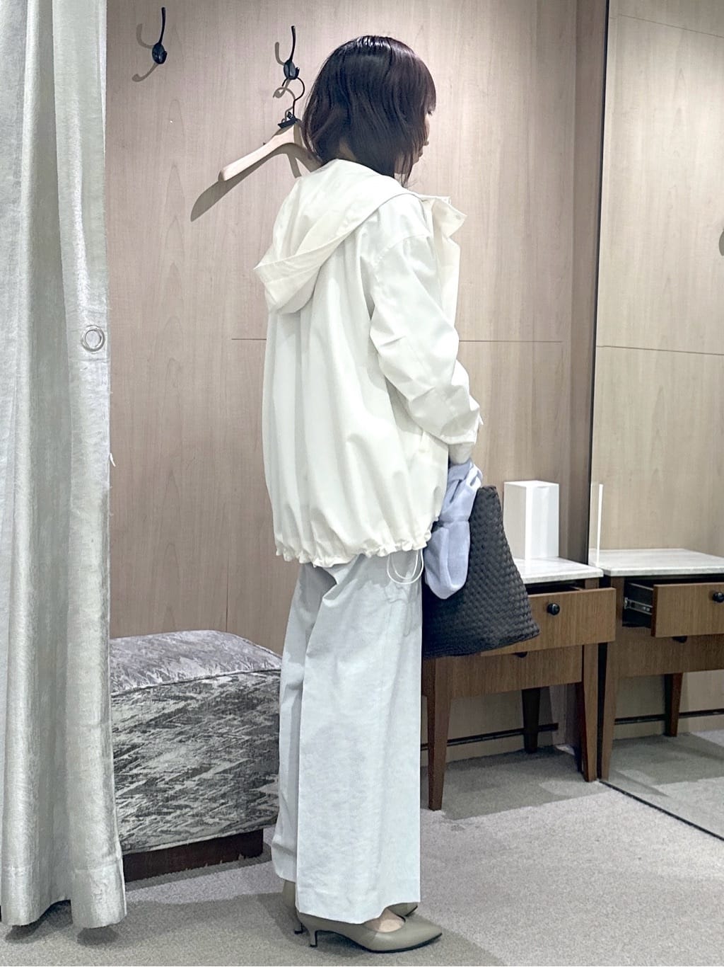 Miwaさんの「UNTITLED｜【7色展開/洗える/程よい透け感】ドライタッチVネックニット」を使ったコーディネート
