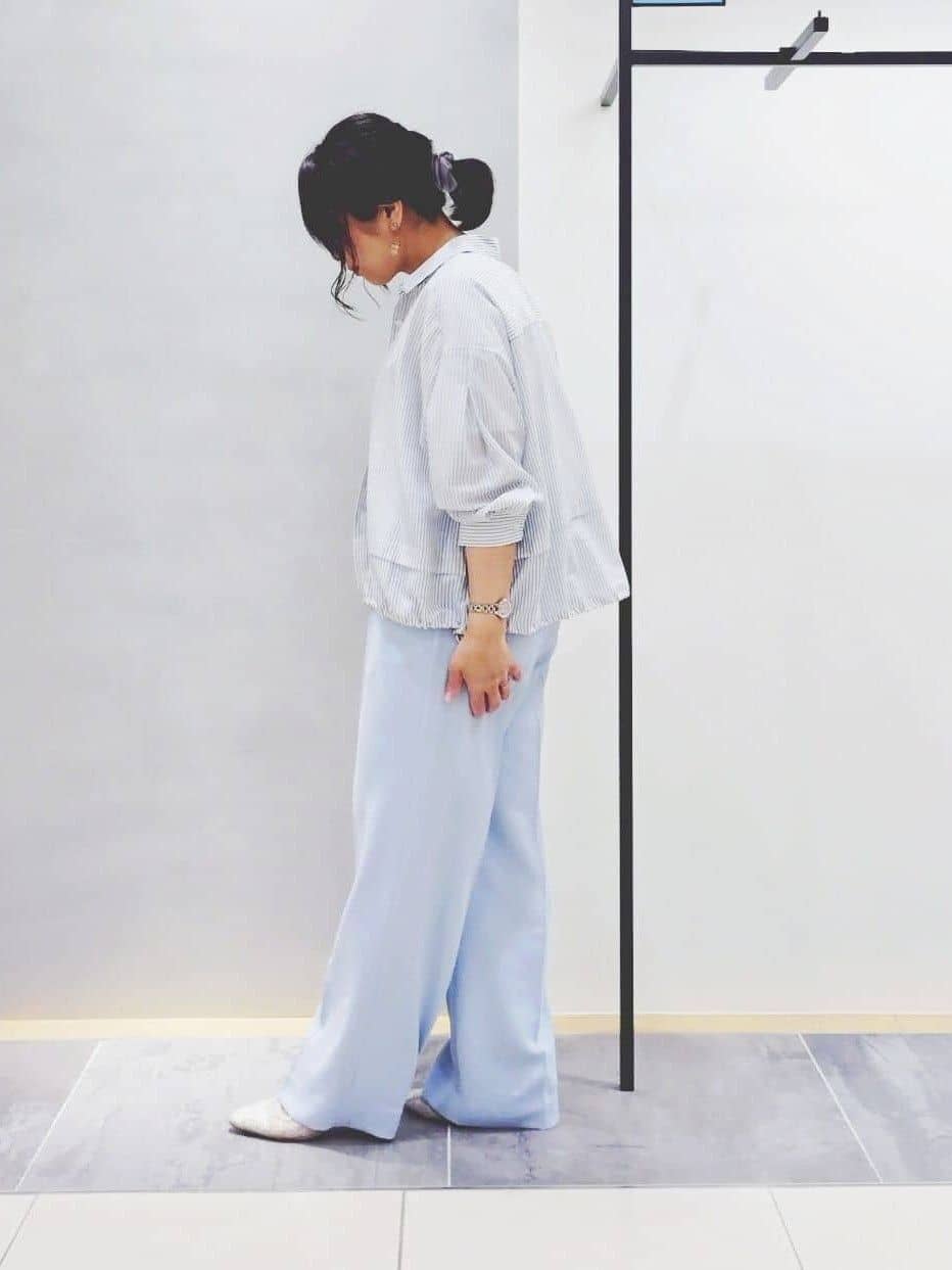 TOMOMIさんの「INDIVI｜【新色登場！超軽量】2WAYドロストショルダーバッグ」を使ったコーディネート