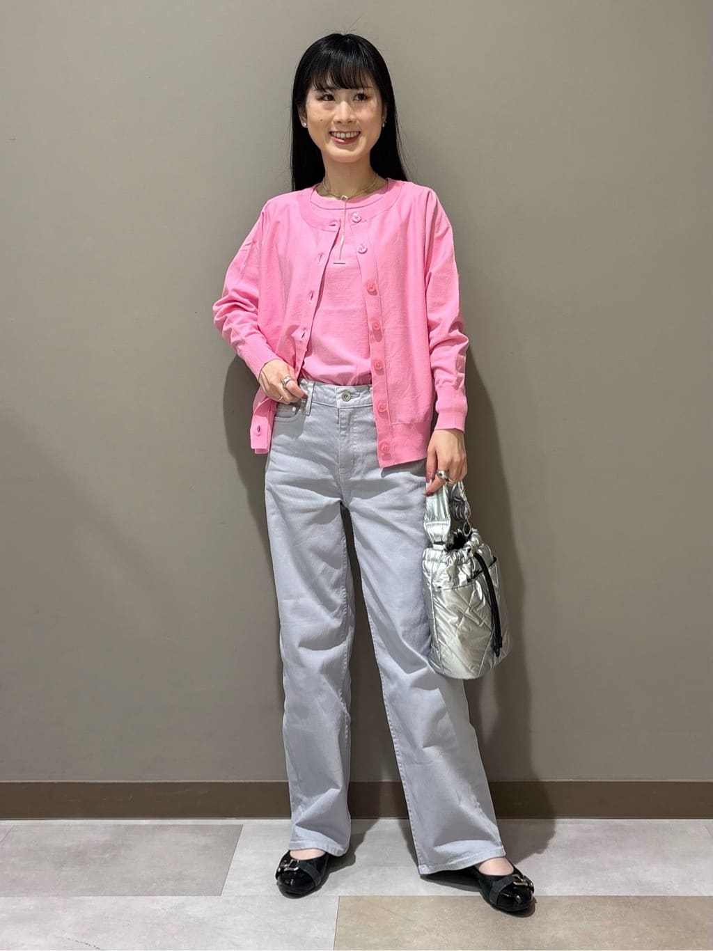KEIKOさんの「INDIVI｜【撥水/軽量】ミドル丈 ミニマルトレンチコート」を使ったコーディネート