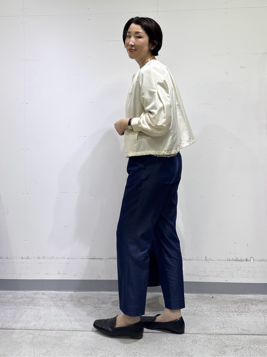 yuriさんの「INDIVI｜【洗える／UVケア／SETUP可能】デニムライクテーパードパンツ」を使ったコーディネート