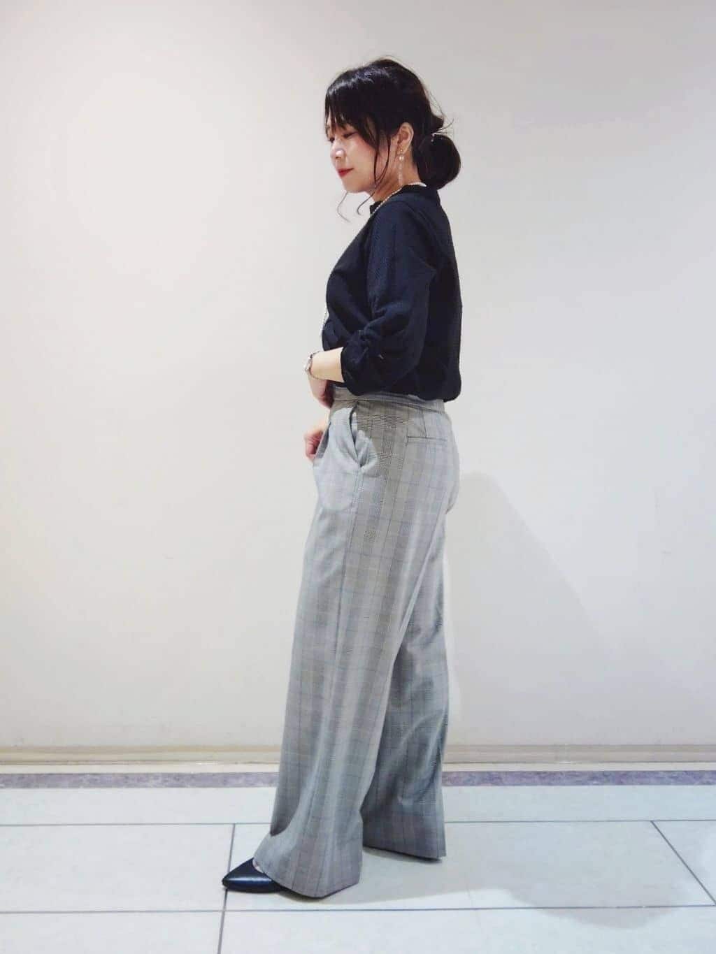 TOMOMIさんの「INDIVI｜【褒められパンツ】ワンタックワイドパンツ」を使ったコーディネート