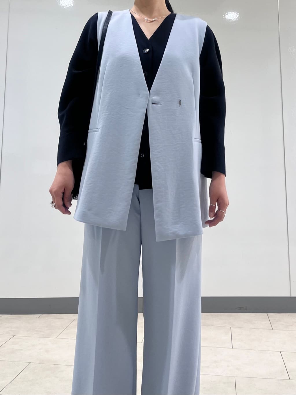 hasuさんの「INDIVI｜【洗える／多機能／SETUP可】着る日傘ジレジャケット」を使ったコーディネート