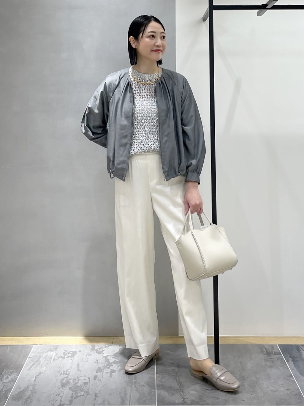 shihoさんの「INDIVI｜【洗える／大人シアー】エアリー バルーンブルゾン」を使ったコーディネート