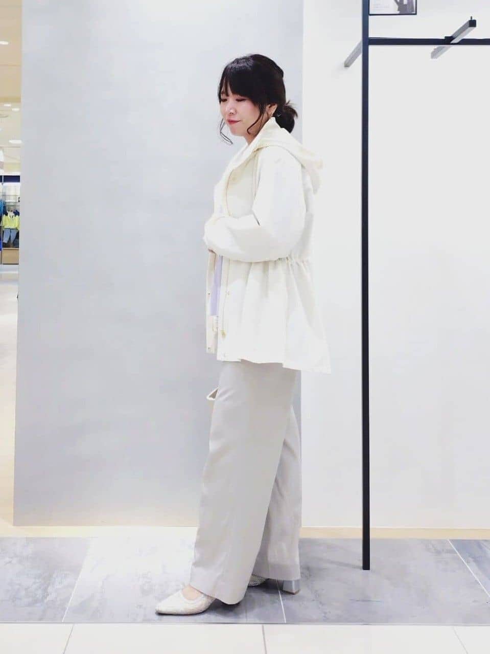 TOMOMIさんの「INDIVI｜【撥水／フード取外し可】凹凸素材ブルゾン」を使ったコーディネート