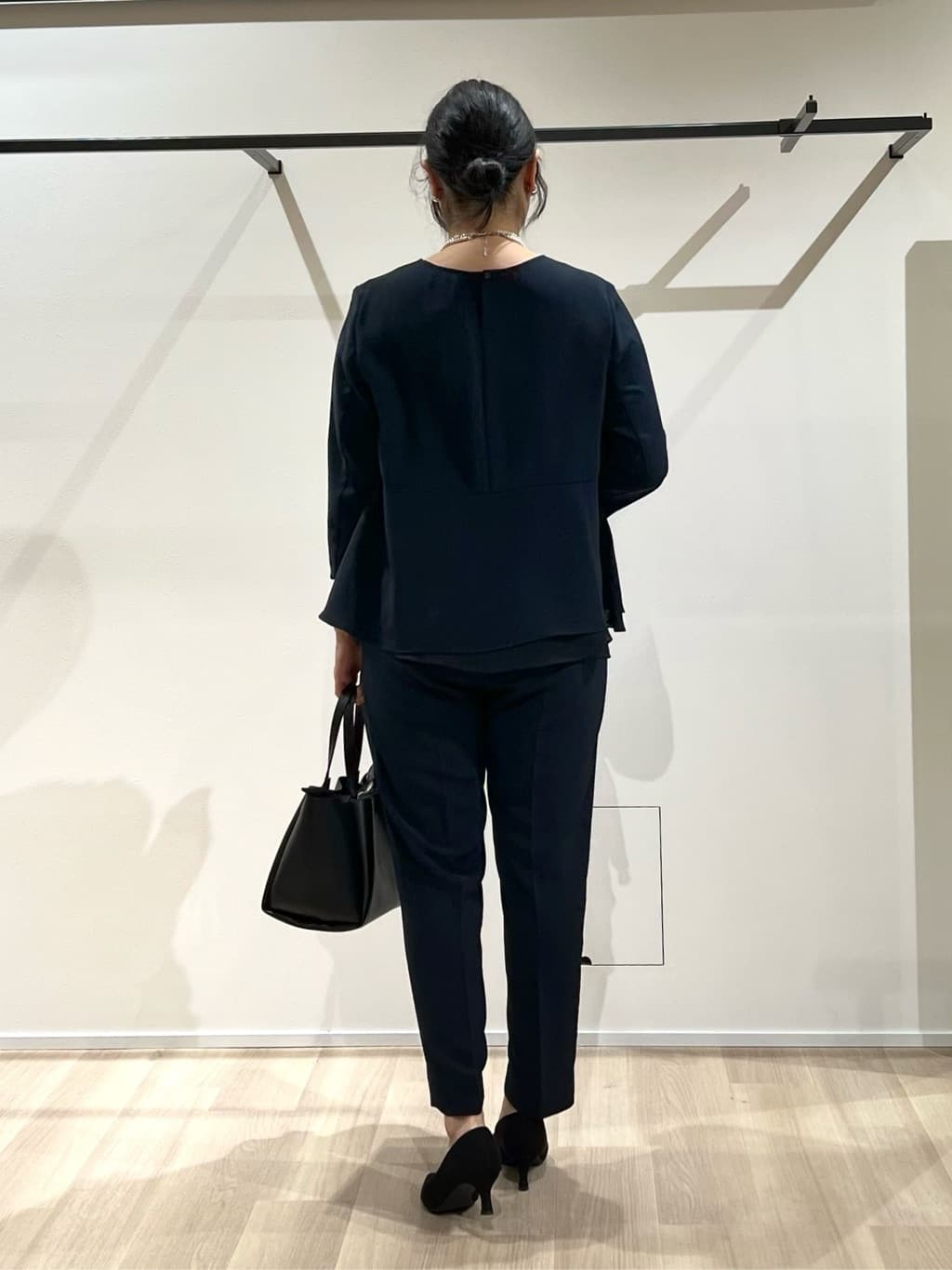 TOMOMIさんの「UNTITLED｜【洗える／UVケア／SETUP可】着る日傘ペプラムブラウス」を使ったコーディネート