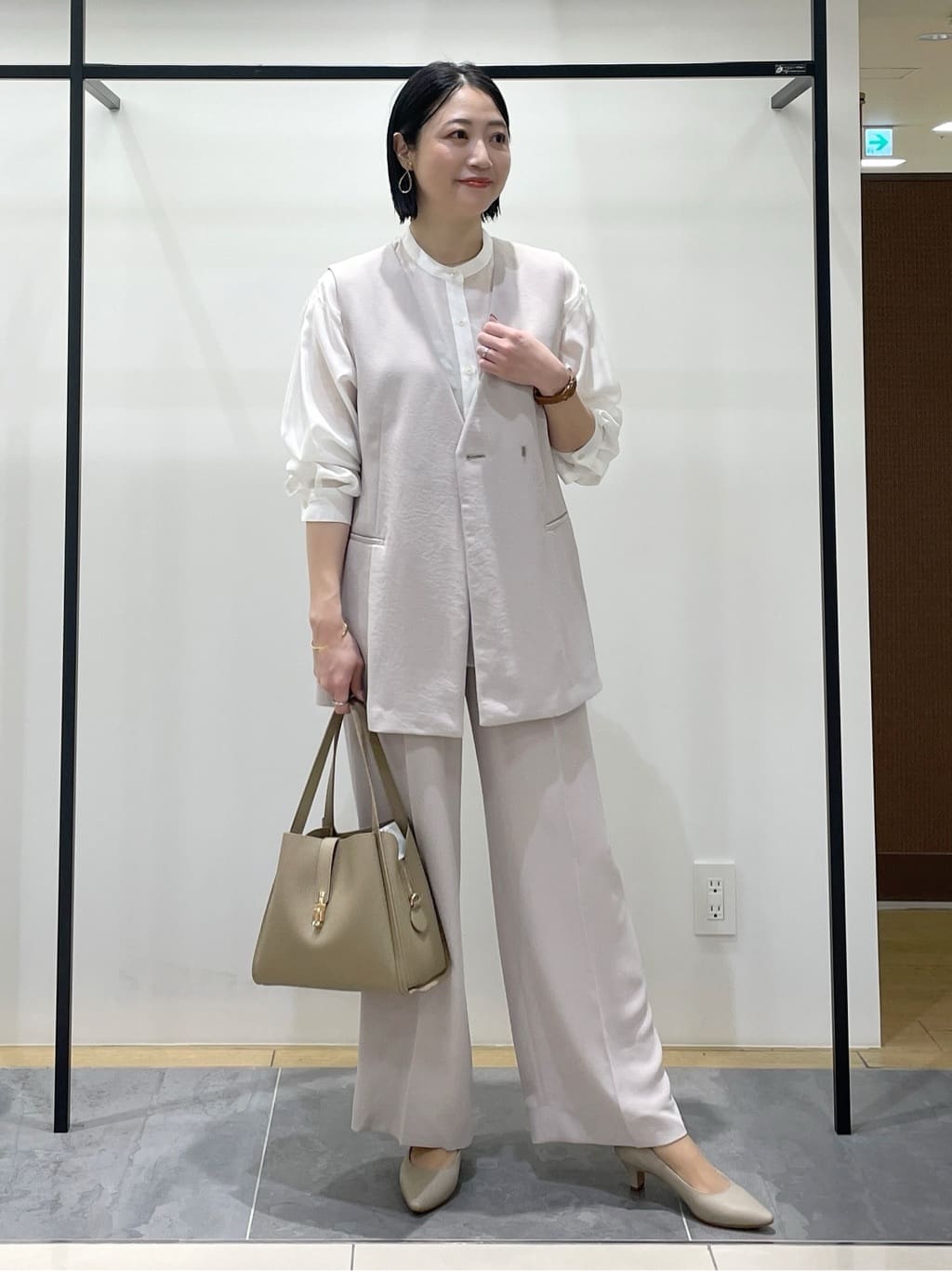 shihoさんの「INDIVI｜【洗える／多機能／SETUP可】着る日傘ジレジャケット」を使ったコーディネート