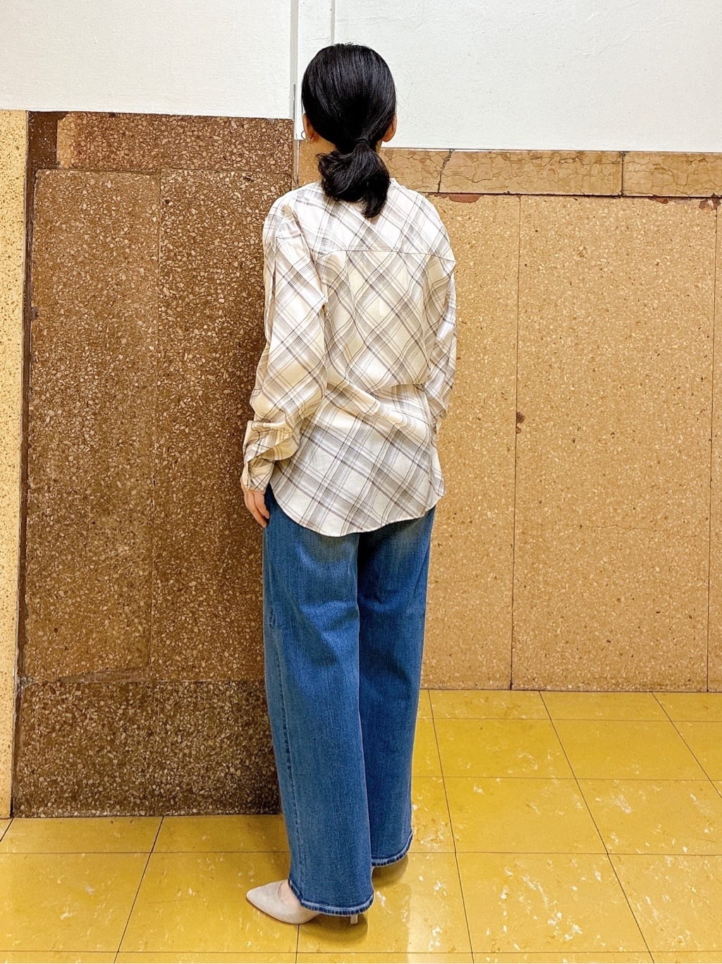 hattoriさんの「INDIVI｜【褒められデニム】ワイドストレート デニムパンツ」を使ったコーディネート