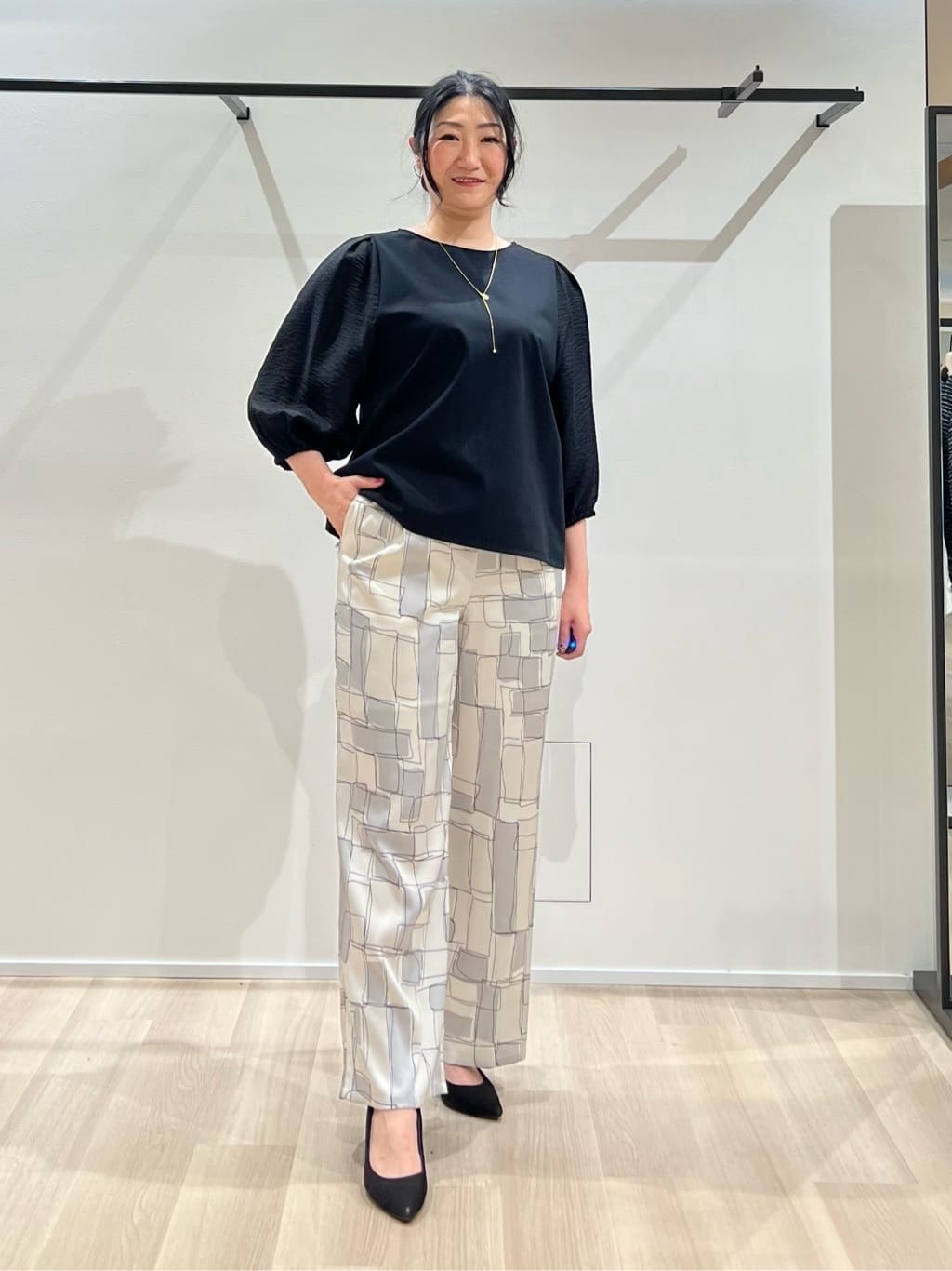 TOMOMIさんの「UNTITLED｜【洗える/袖シアー】ポンチ袖ボリュームトップス」を使ったコーディネート