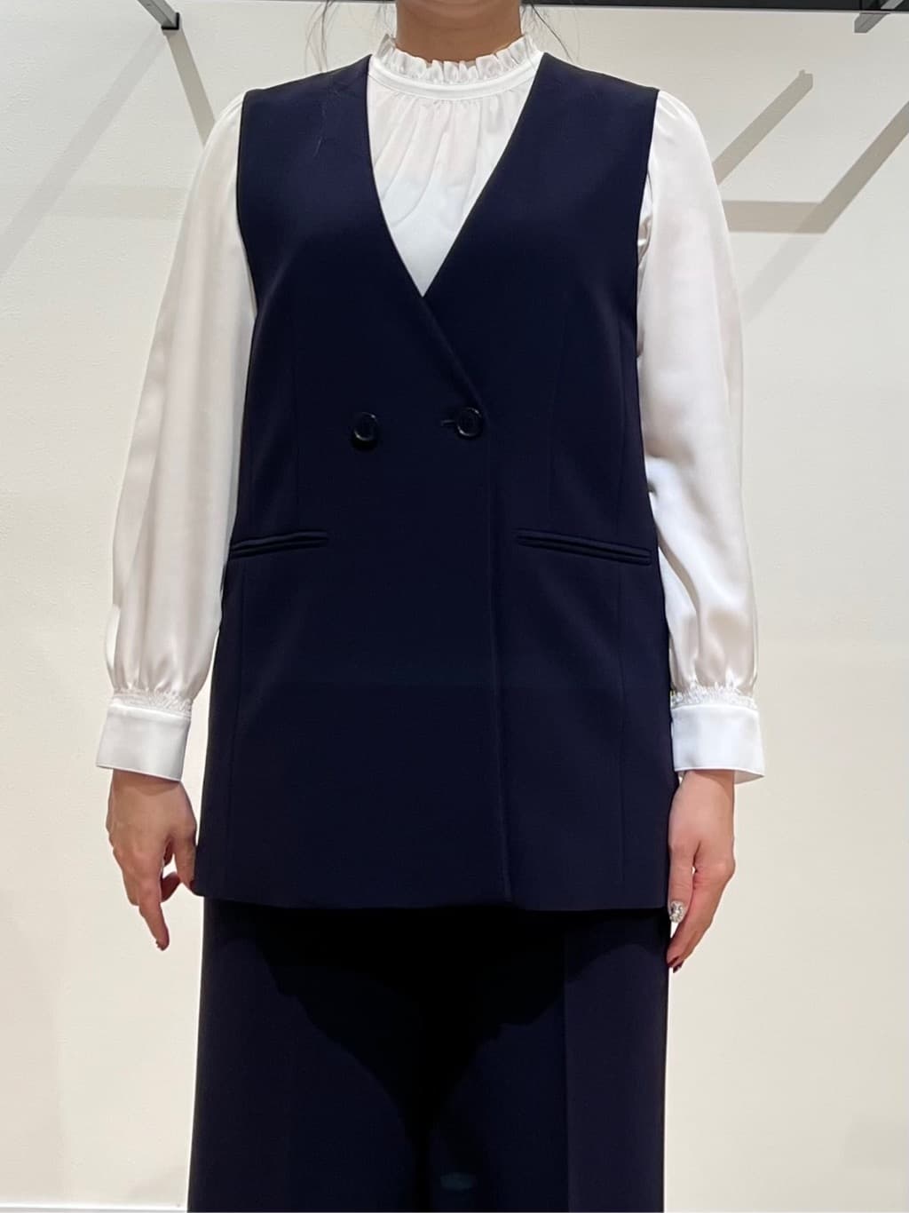 TOMOMIさんの「UNTITLED｜【セレモニー/定番人気】ハイネックフリル ブラウス」を使ったコーディネート