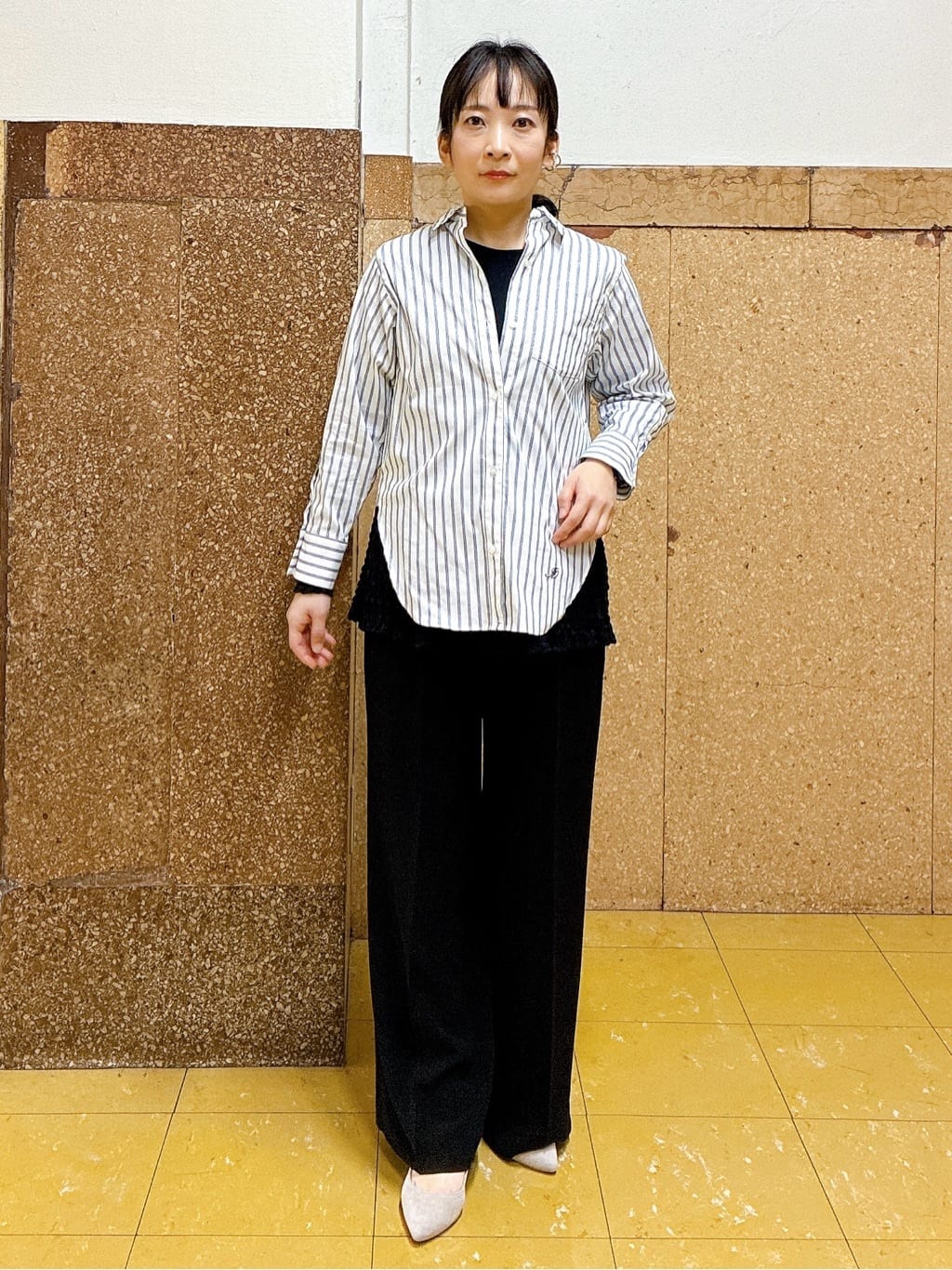 hattoriさんの「INDIVI｜【2WAY／洗える】ラメストライプ コットン混シャツ」を使ったコーディネート