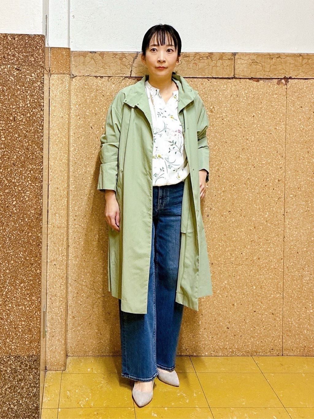 hattoriさんの「INDIVI｜【SETUP可能】モダンフラワー柄キャンディスリーブブラウス」を使ったコーディネート