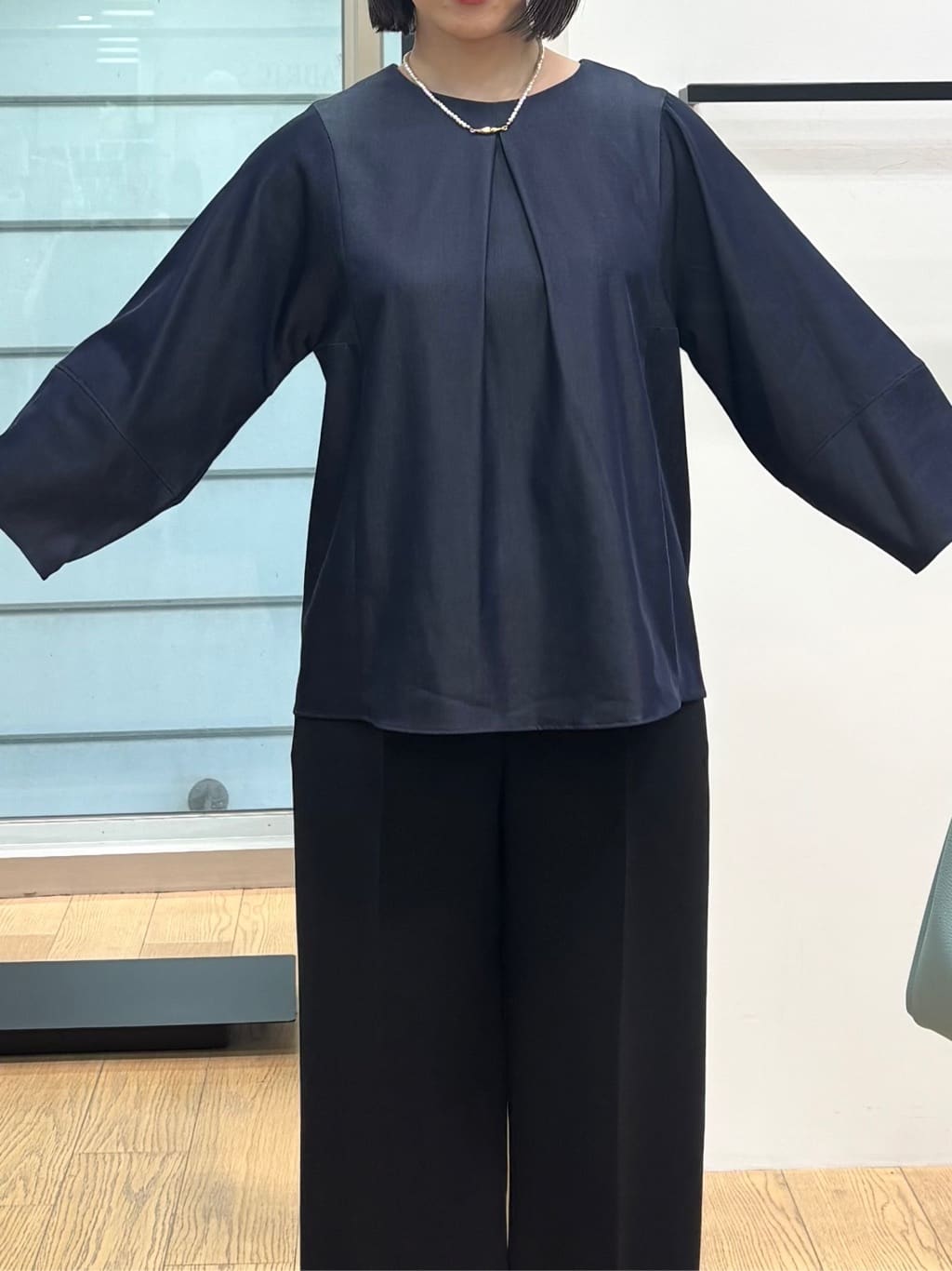 asamiさんの「INDIVI｜【洗える／UVケア／SETUP可能】デニムライク ランタン袖ブラウス」を使ったコーディネート