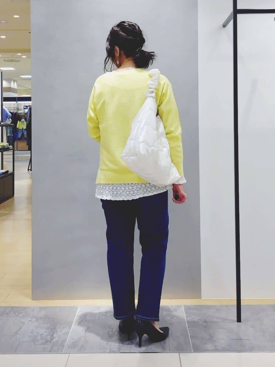 TOMOMIさんの「INDIVI｜【褒められデニム】スリムストレート デニムパンツ」を使ったコーディネート