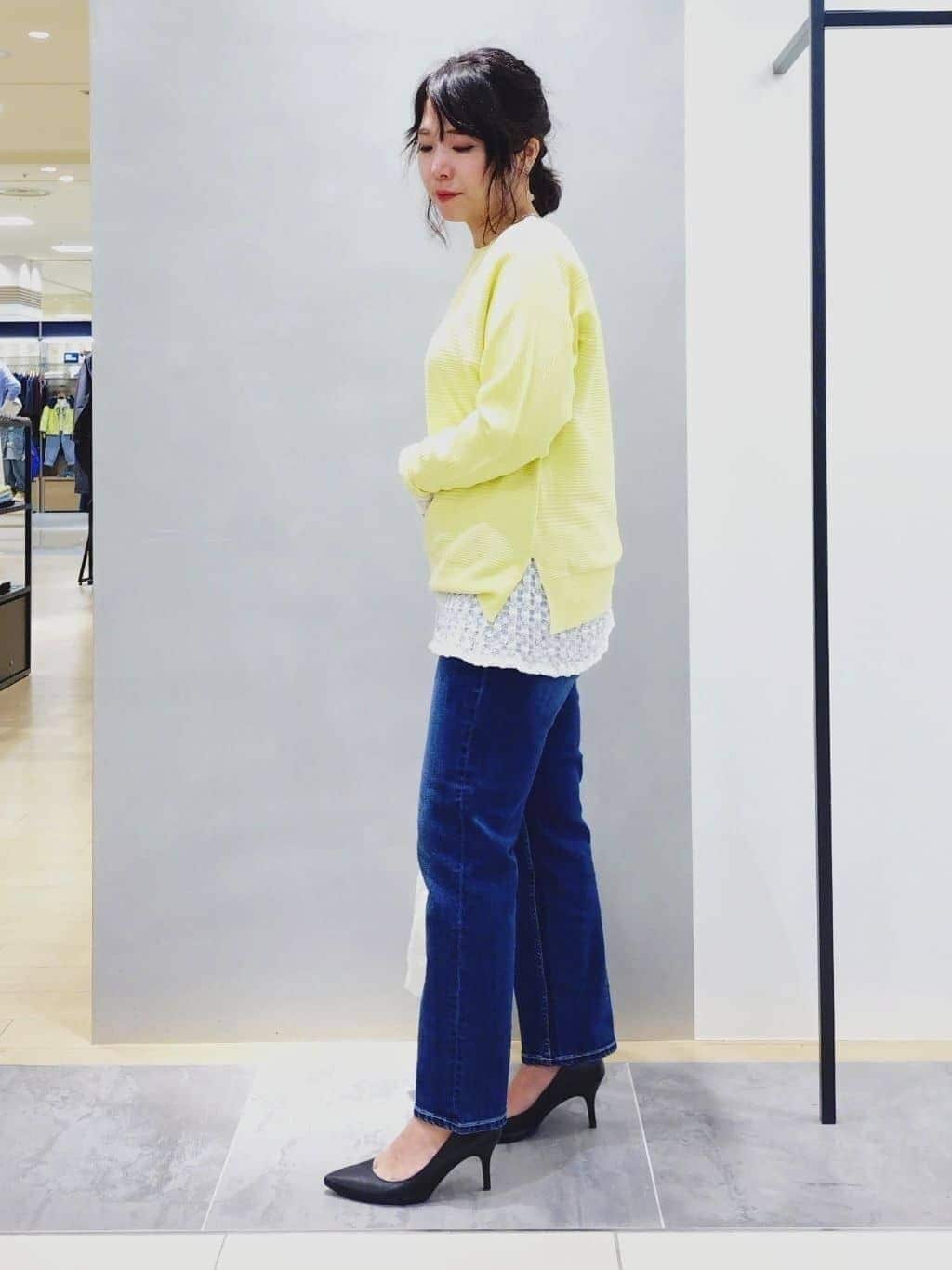 TOMOMIさんの「INDIVI｜【褒められデニム】スリムストレート デニムパンツ」を使ったコーディネート