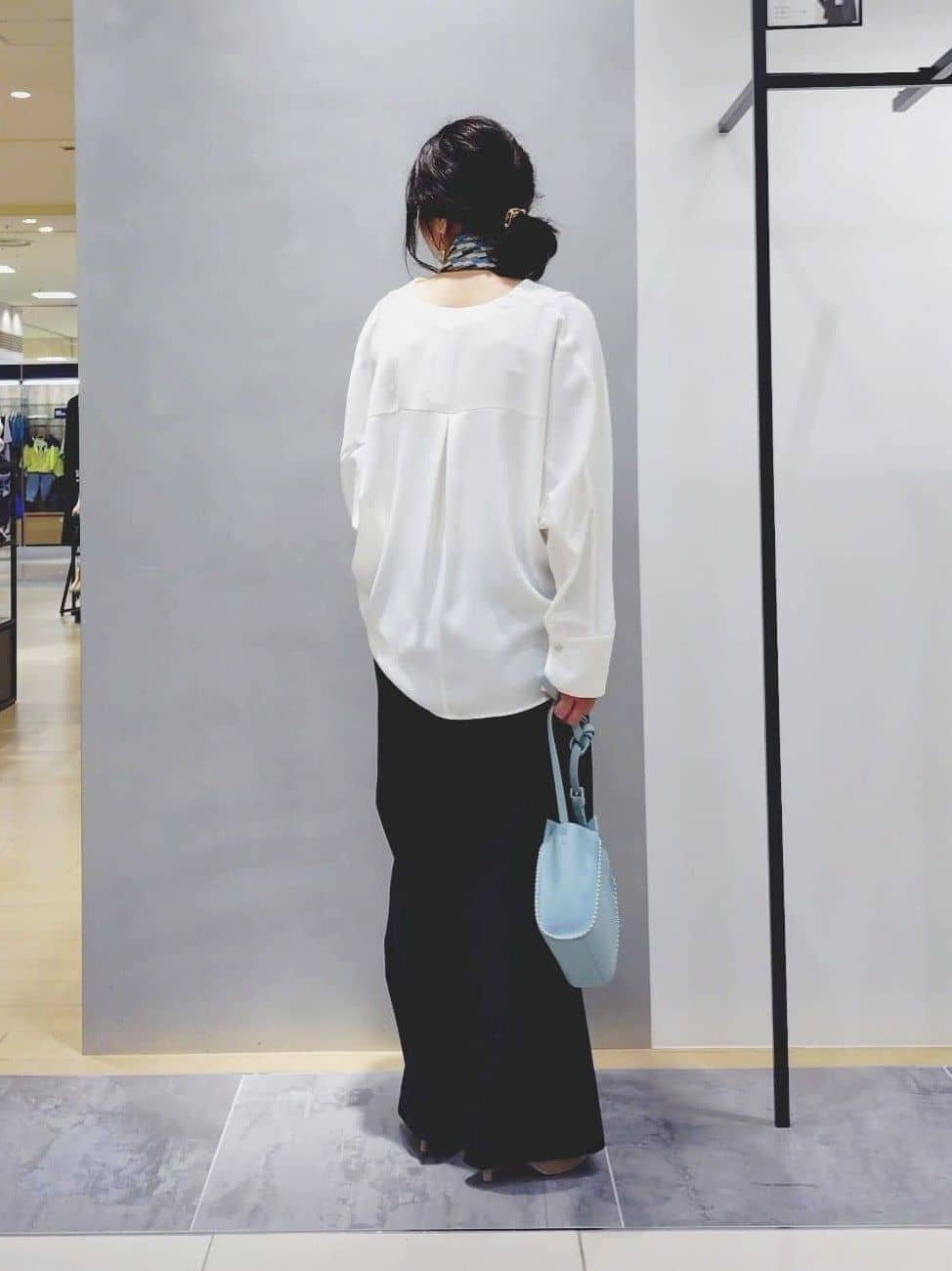 TOMOMIさんの「INDIVI｜【新作褒められパンツ】快温ワイドパンツ」を使ったコーディネート