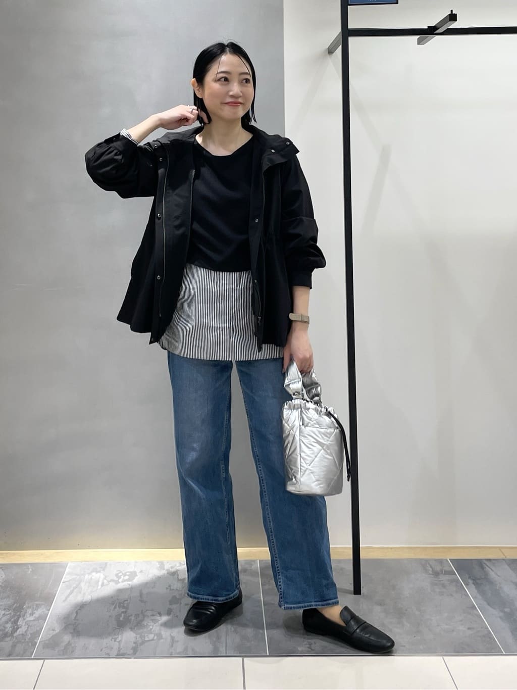 shihoさんの「INDIVI｜【撥水／フード取外し可】凹凸素材ブルゾン」を使ったコーディネート