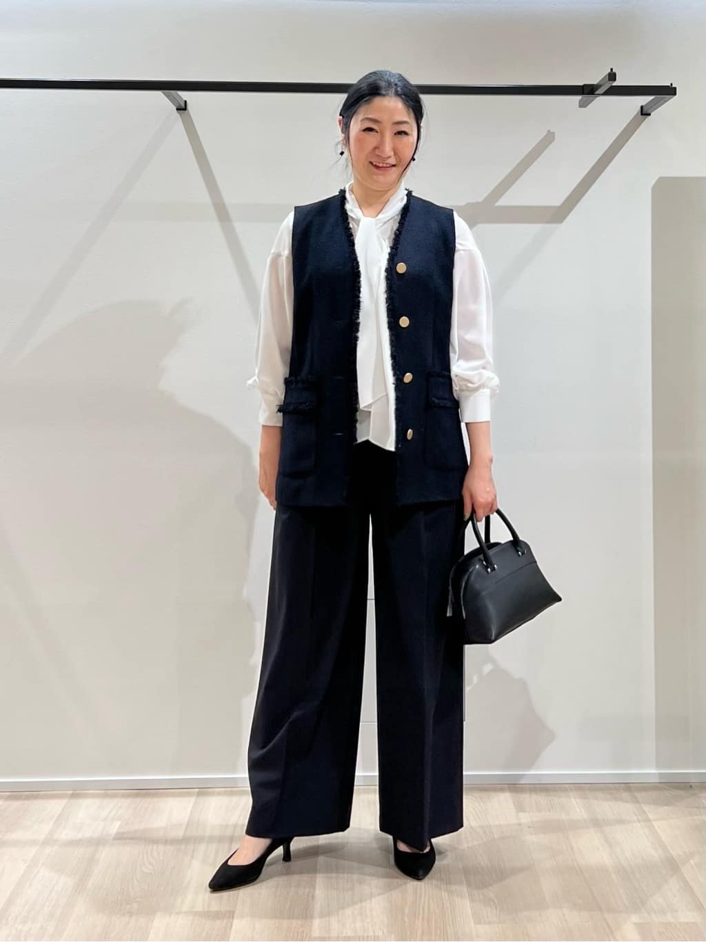 TOMOMIさんの「UNTITLED｜【オンオフ使える】スラブツイード ジレ」を使ったコーディネート