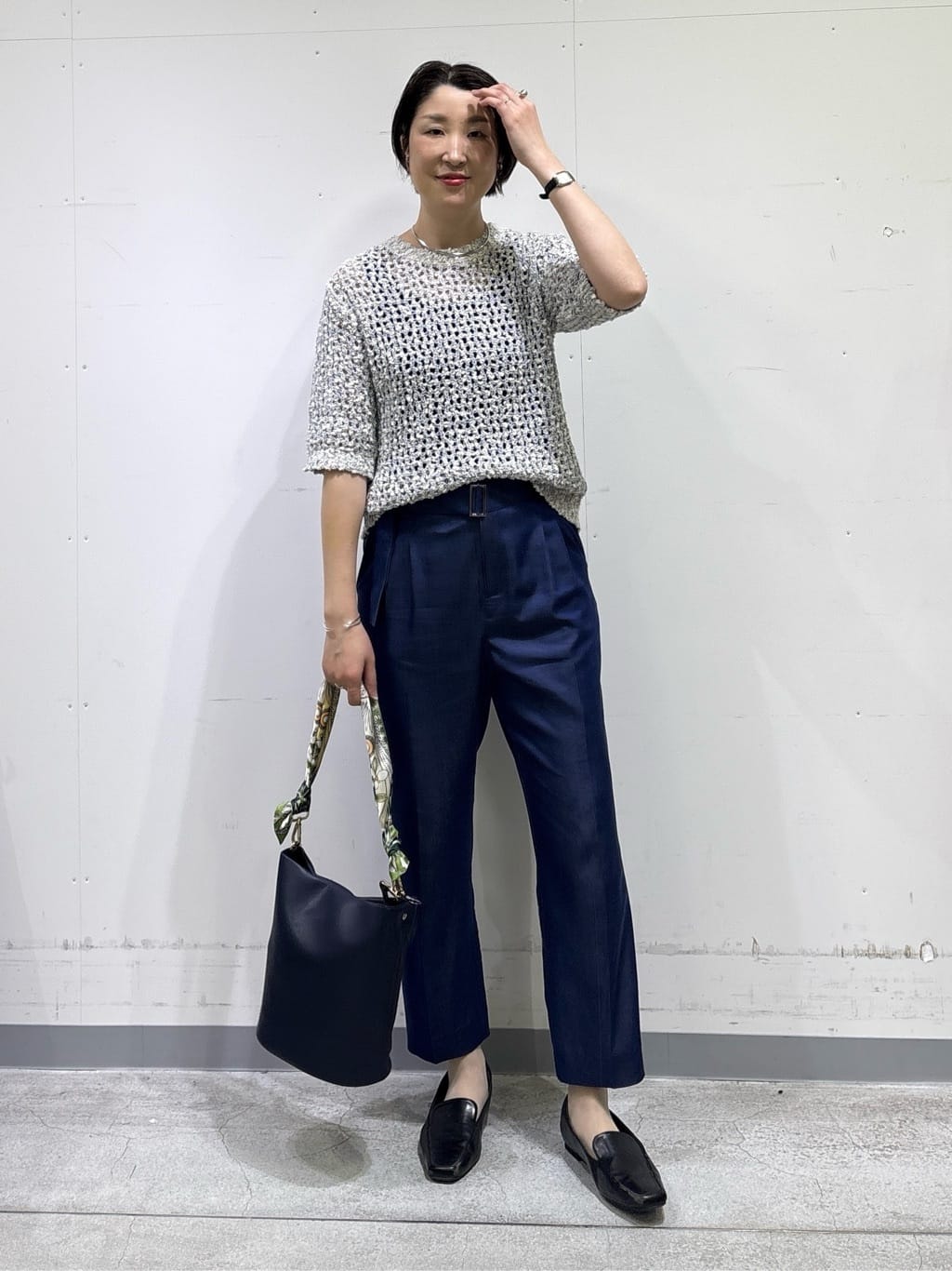 yuriさんの「INDIVI｜【洗える／UVケア／SETUP可能】デニムライクテーパードパンツ」を使ったコーディネート