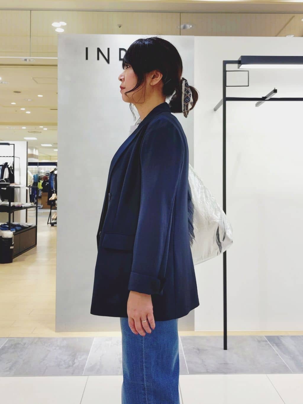 TOMOMIさんの「INDIVI｜【褒められデニム】ワイドストレート デニムパンツ」を使ったコーディネート