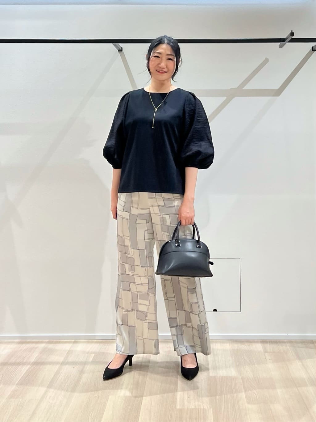 TOMOMIさんの「UNTITLED｜【洗える/袖シアー】ポンチ袖ボリュームトップス」を使ったコーディネート