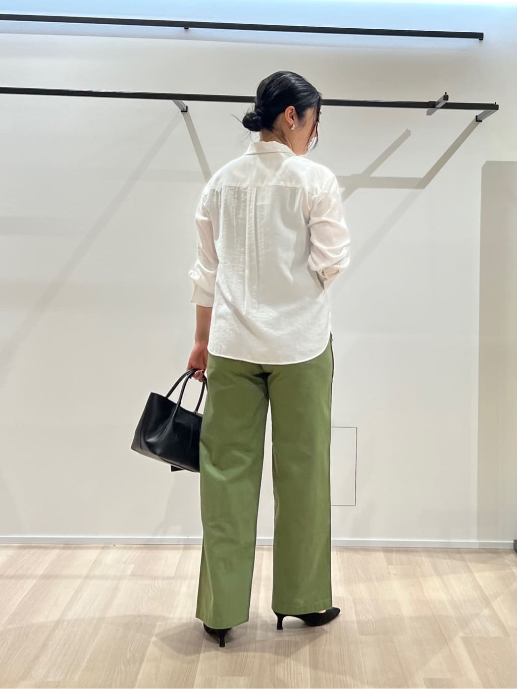 TOMOMIさんの「UNTITLED｜【洗える/接触冷感】リラックスボウタイブラウス」を使ったコーディネート