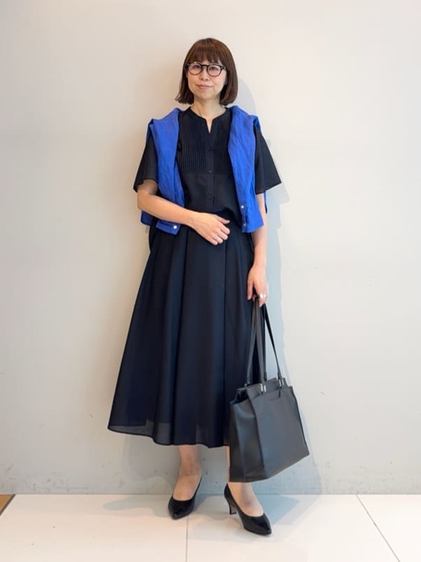 murayamaさんの「INDIVI｜【接触冷感/洗える】シアーシャンブレーピンタックブラウス」を使ったコーディネート