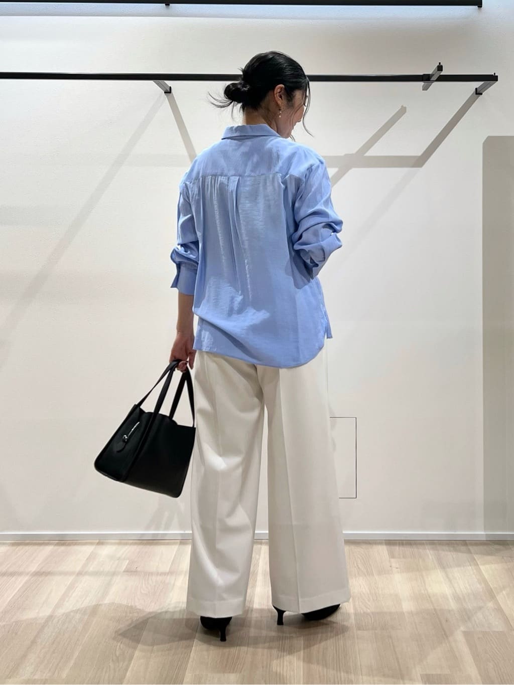 TOMOMIさんの「UNTITLED｜【洗える/接触冷感】リラックスボウタイブラウス」を使ったコーディネート