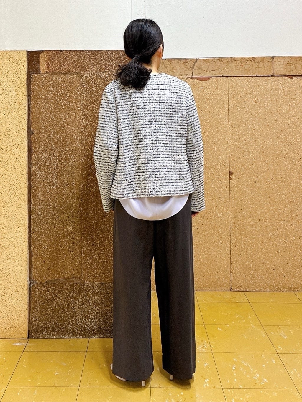 hattoriさんの「INDIVI｜【褒められパンツ／洗える／ウエストゴム】ワイドタックパンツ」を使ったコーディネート