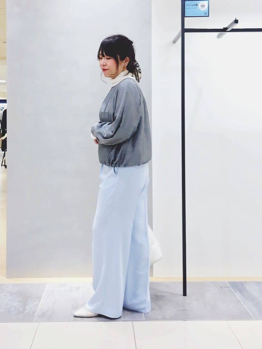 TOMOMIさんの「INDIVI｜【洗える／UVケア／SETUP可】着る日傘ワイドパンツ」を使ったコーディネート