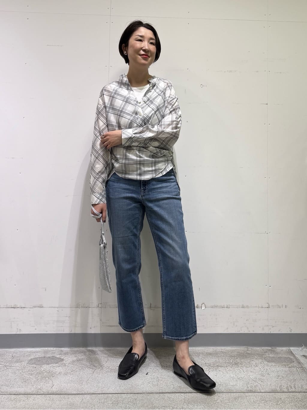 yuriさんの「INDIVI｜【褒められデニム】スリムストレート デニムパンツ」を使ったコーディネート