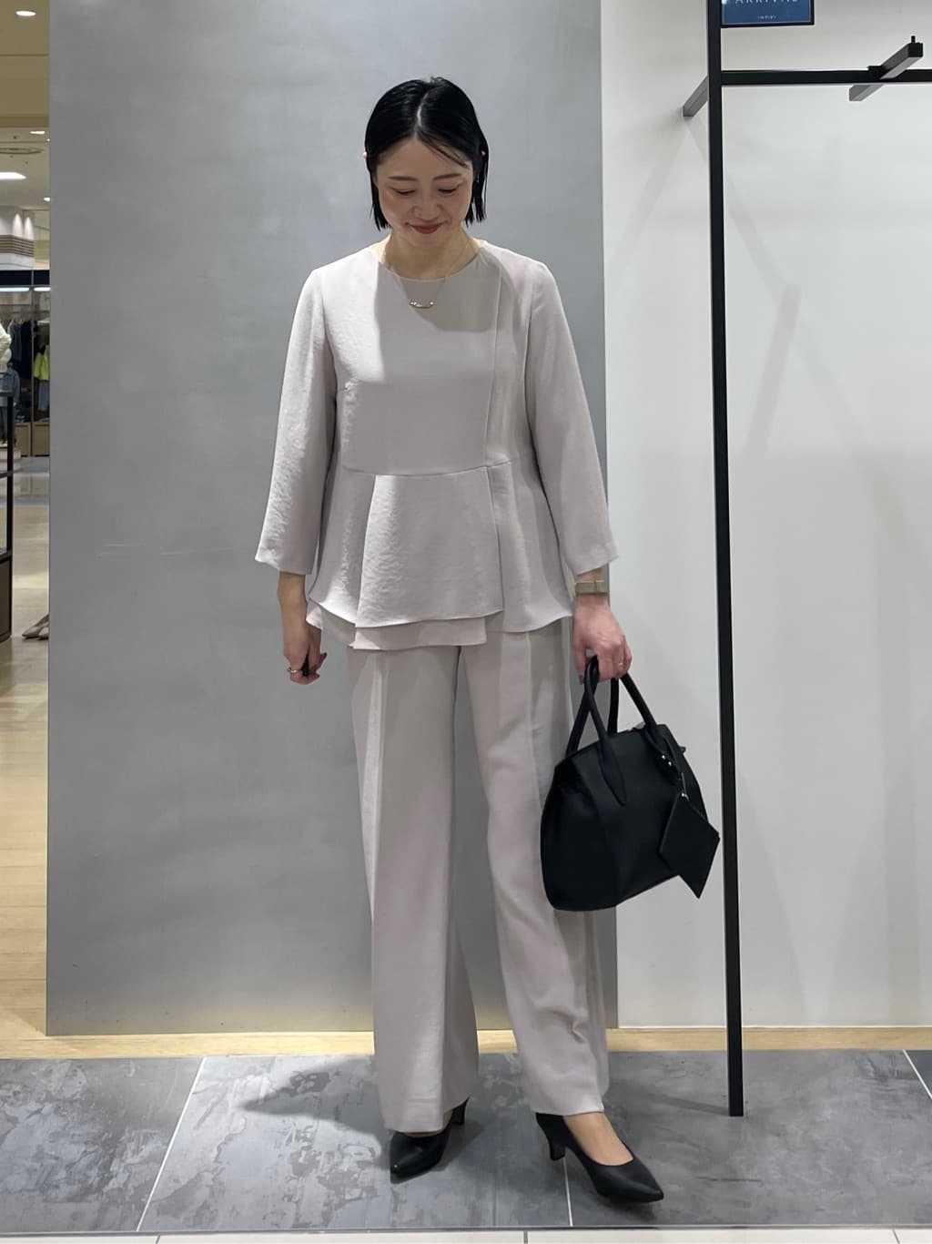 shihoさんの「INDIVI｜【洗える／UVケア／SETUP可】着る日傘ペプラムブラウス」を使ったコーディネート