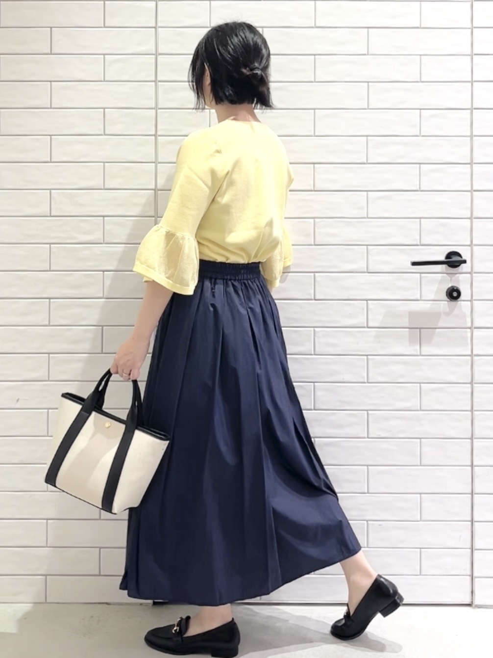しおりさんの「OPAQUE.CLIP｜シアーフレアスリーブニット【洗濯機OK／抗ピル】」を使ったコーディネート