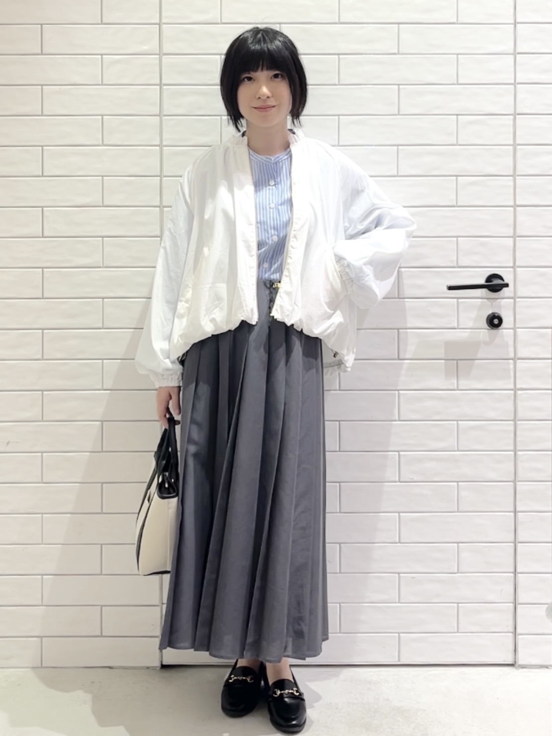 しおりさんの「OPAQUE.CLIP｜撥水 裾バルーンブルゾン【洗濯機OK】」を使ったコーディネート