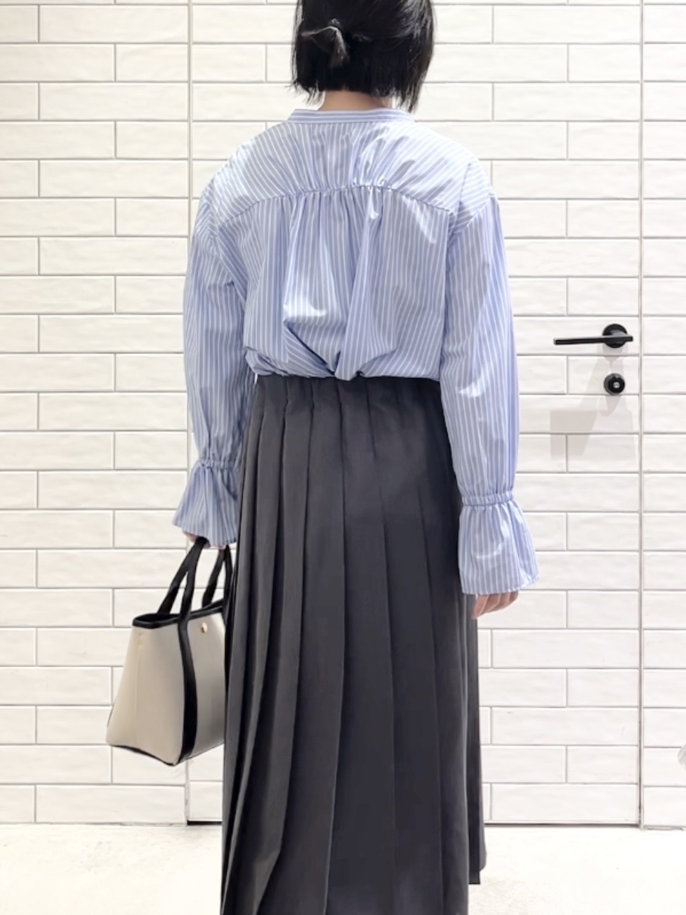 しおりさんの「OPAQUE.CLIP｜キャンディスリーブシャツ【洗濯機OK】」を使ったコーディネート