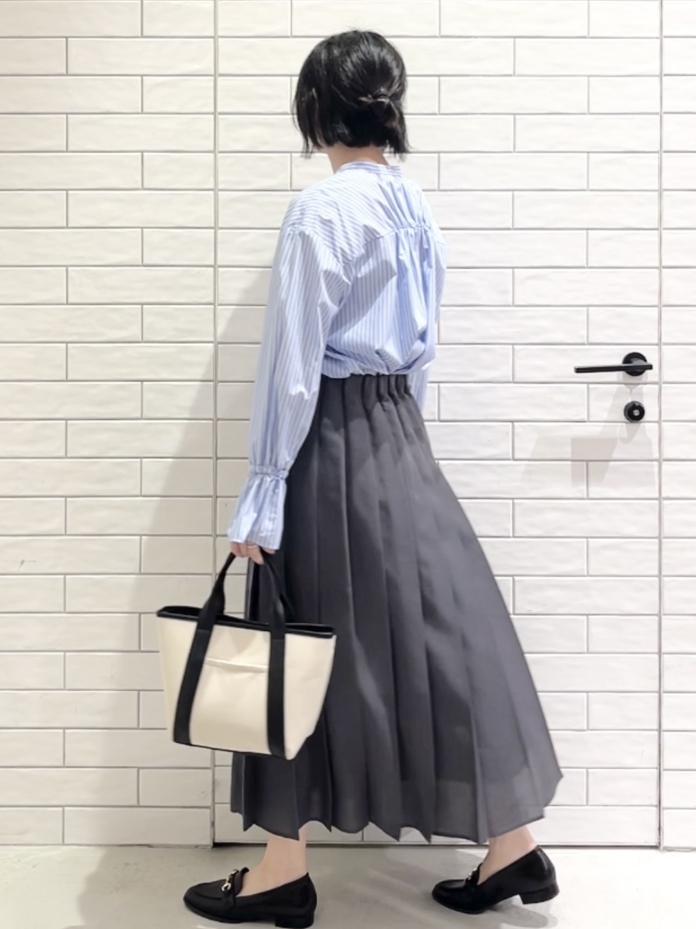 しおりさんの「OPAQUE.CLIP｜キャンディスリーブシャツ【洗濯機OK】」を使ったコーディネート