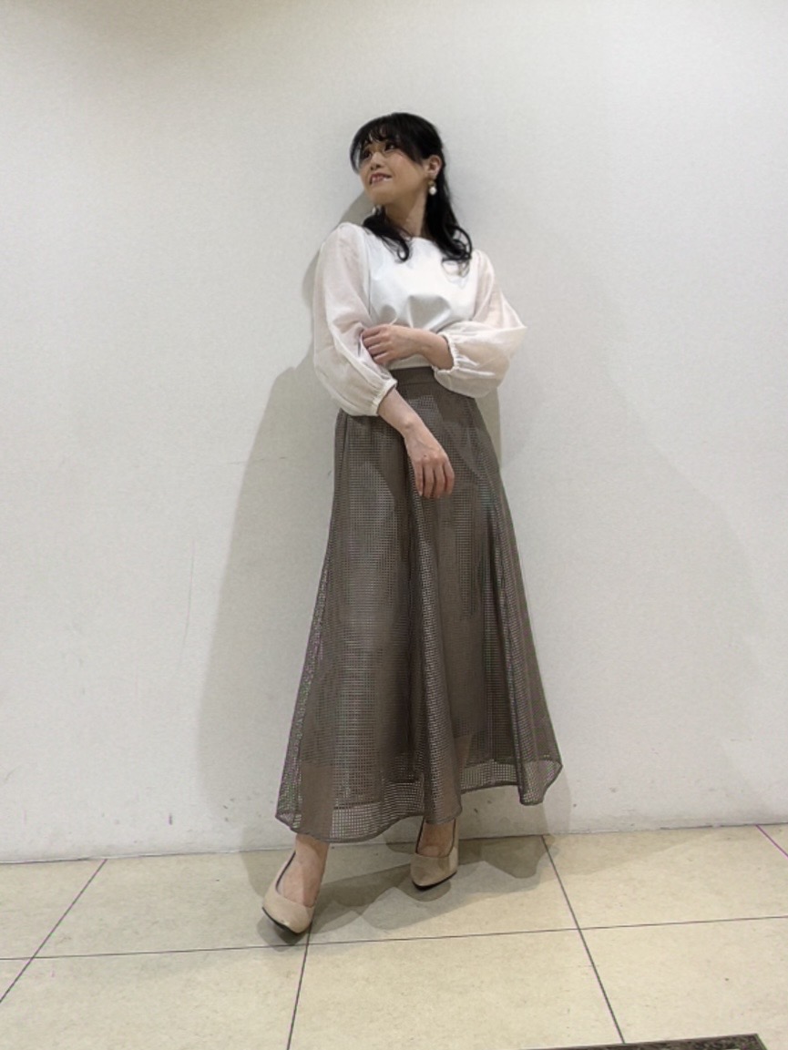 watanabeさんの「UNTITLED｜【洗える/袖シアー】ポンチ袖ボリュームトップス」を使ったコーディネート